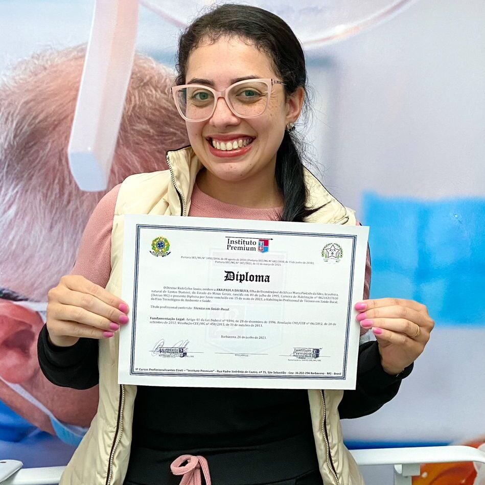 aluna curso de auxiliar em saúde bucal com certificado