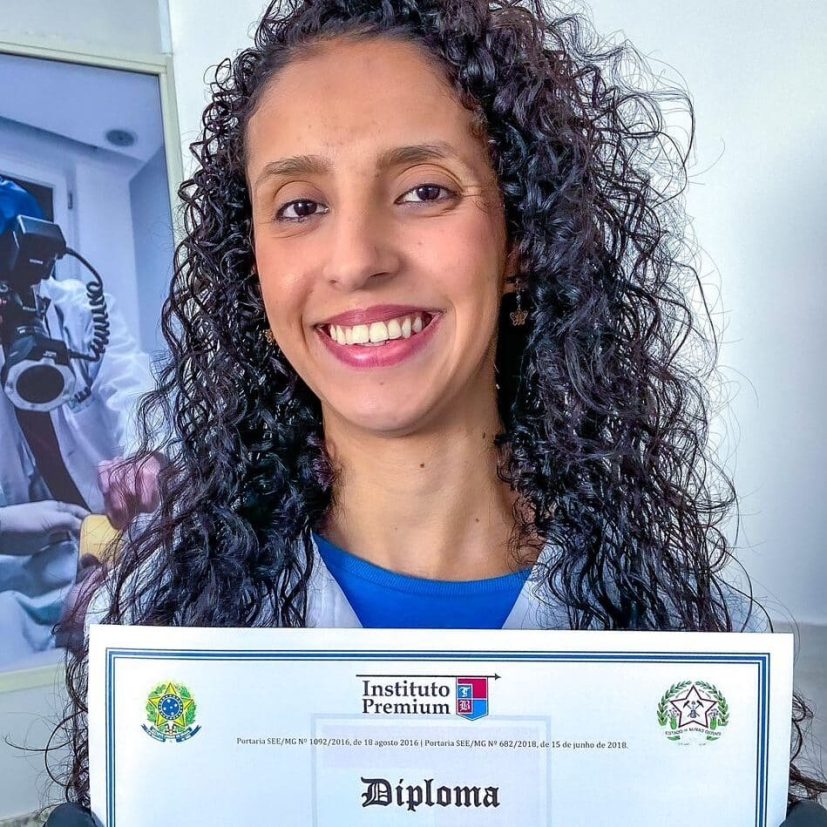 aluna curso de auxiliar em saúde bucal com certificado