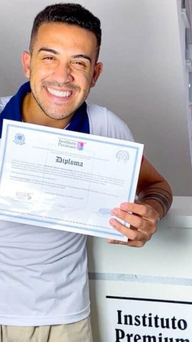aluno com certificado